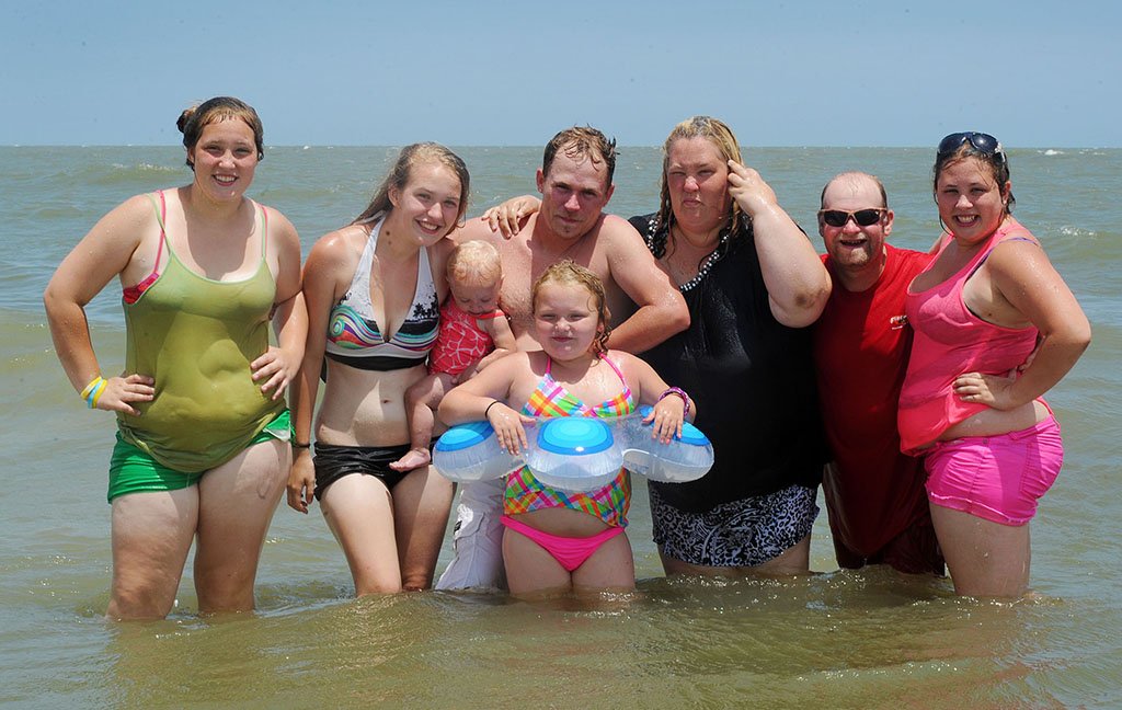EXCLUSIVE: **NO WEB Until 1PM PST**Honey Boo Boo and Family hit the beach in Tybee, Georgia